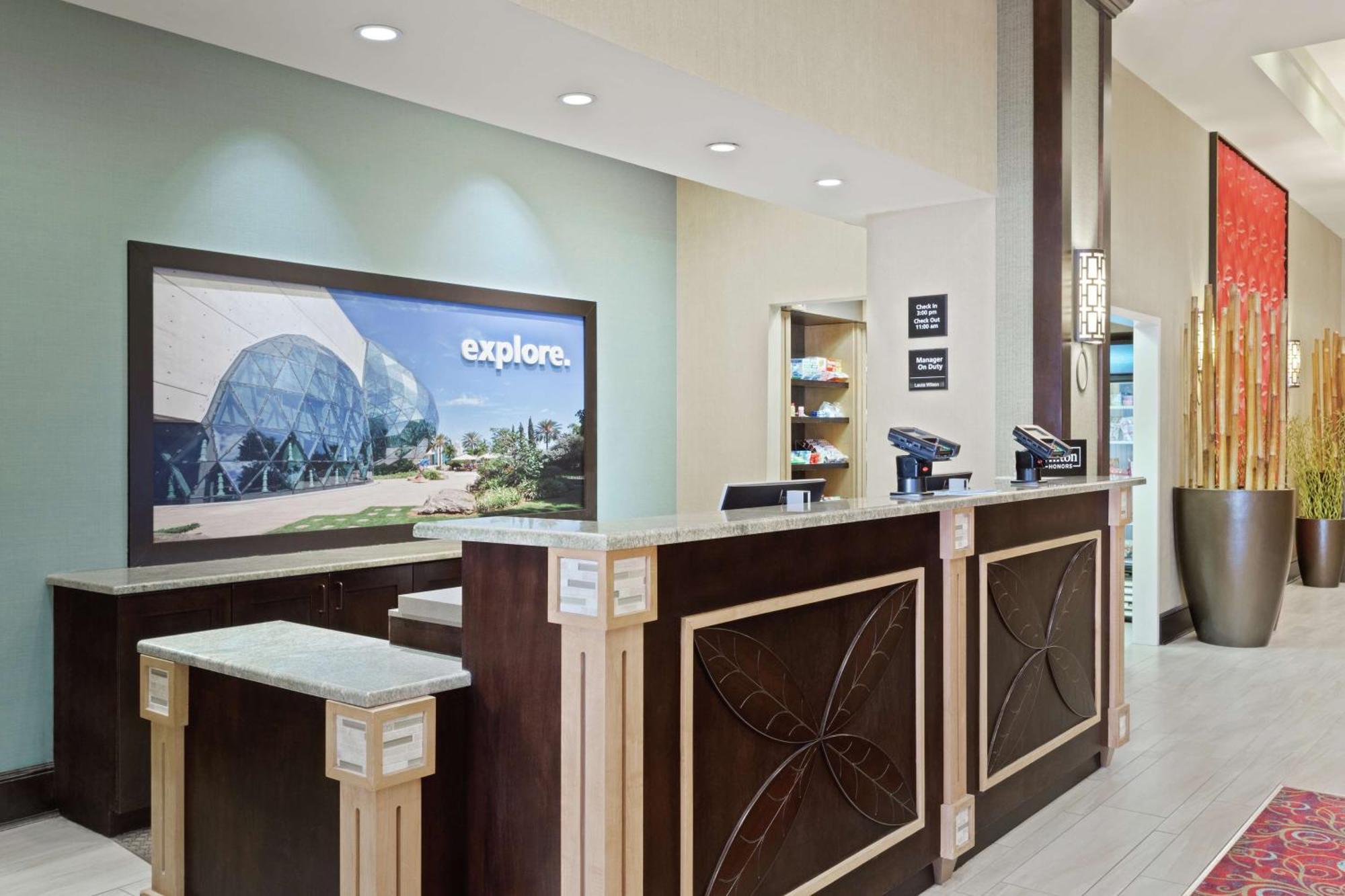 Hampton Inn & Suites St. Petersburg/Downtown Bagian luar foto