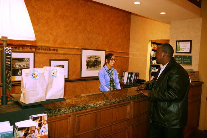 Hampton Inn & Suites St. Petersburg/Downtown Bagian luar foto